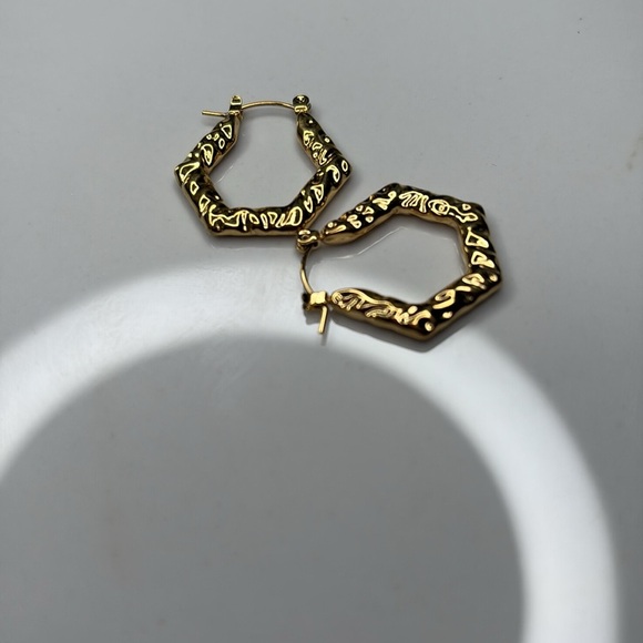Mid Gold Hoop  earrings - Picture 1 of 7